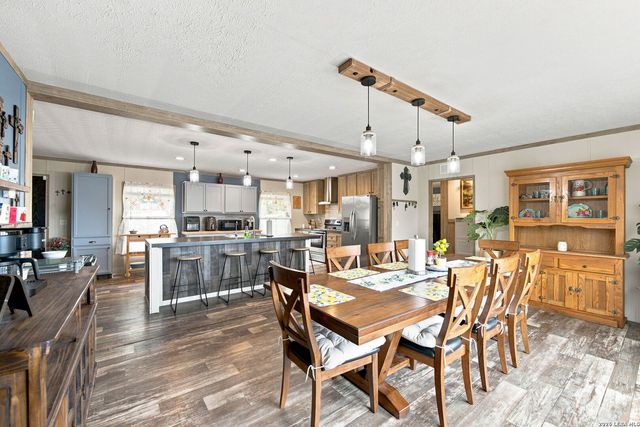 125 ACORN HOLW, Poteet, TX 78065