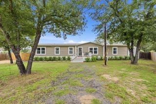125 ACORN HOLW, Poteet, TX 78065