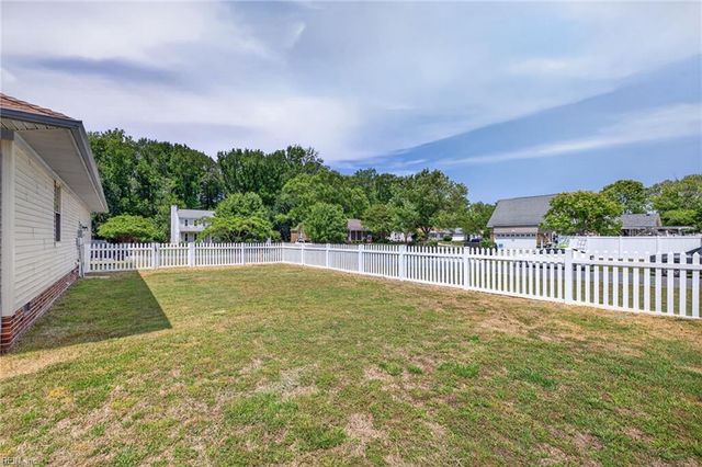 401 Cannon DR, Carrollton, VA 23314