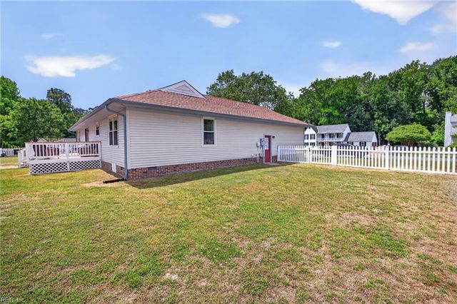 401 Cannon DR, Carrollton, VA 23314