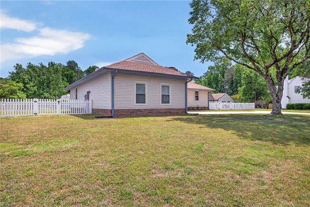 401 Cannon DR, Carrollton, VA 23314