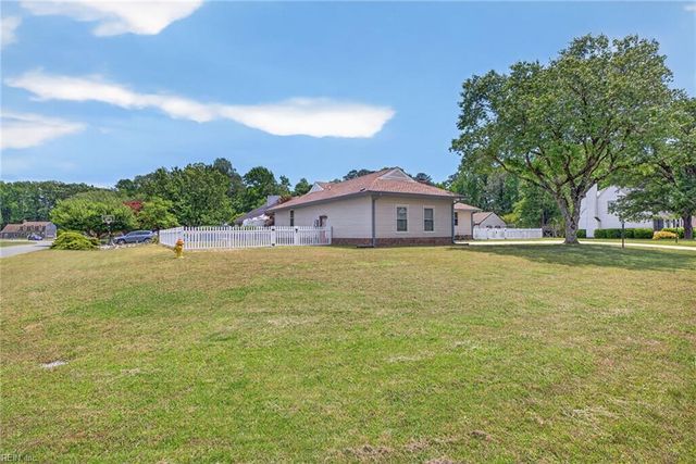 401 Cannon DR, Carrollton, VA 23314