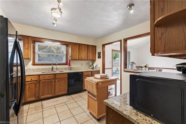 401 Cannon DR, Carrollton, VA 23314