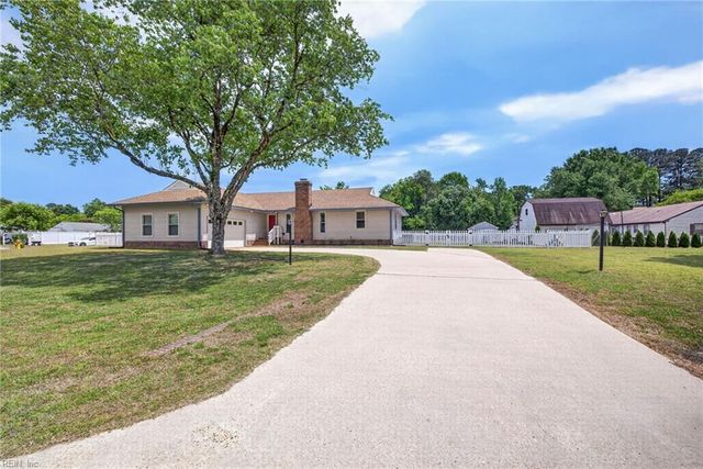 401 Cannon DR, Carrollton, VA 23314