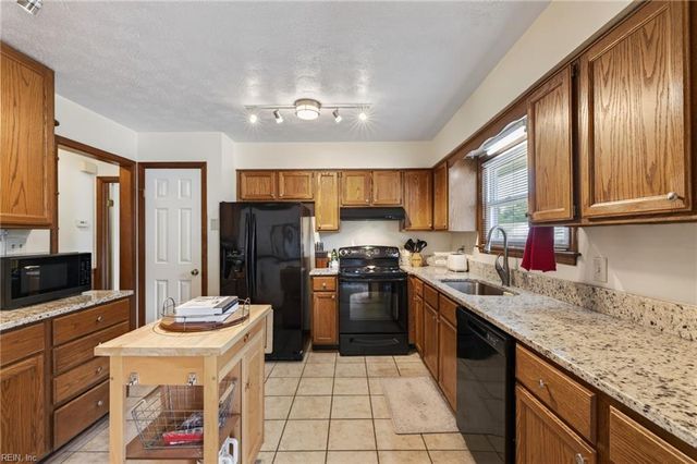 401 Cannon DR, Carrollton, VA 23314