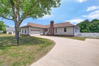 401 Cannon DR, Carrollton, VA 23314