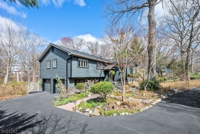 87 Buena Vista Dr, Ringwood Boro, NJ 07456