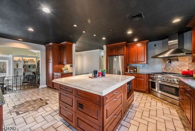 87 Buena Vista Dr, Ringwood Boro, NJ 07456