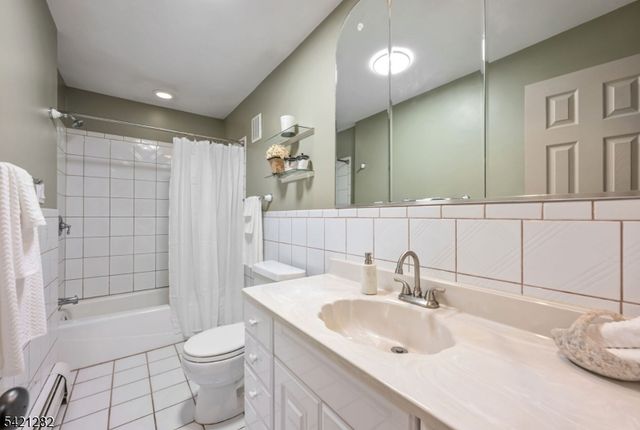 87 Buena Vista Dr, Ringwood Boro, NJ 07456