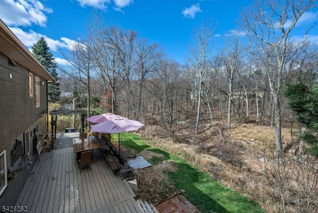 87 Buena Vista Dr, Ringwood Boro, NJ 07456