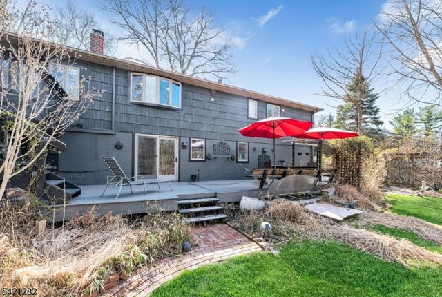 87 Buena Vista Dr, Ringwood Boro, NJ 07456