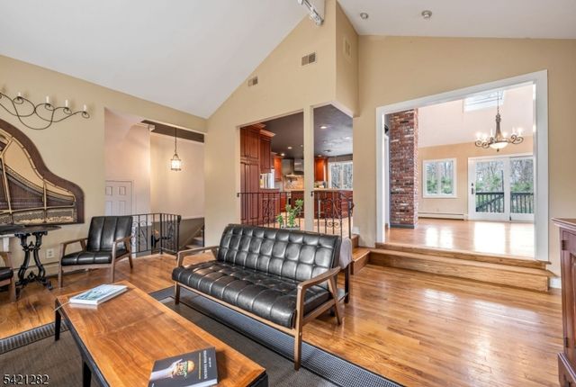 87 Buena Vista Dr, Ringwood Boro, NJ 07456