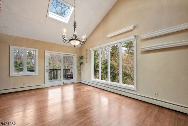 87 Buena Vista Dr, Ringwood Boro, NJ 07456