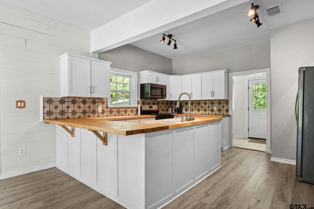 1009 N Pacific, Mineola, TX 75773