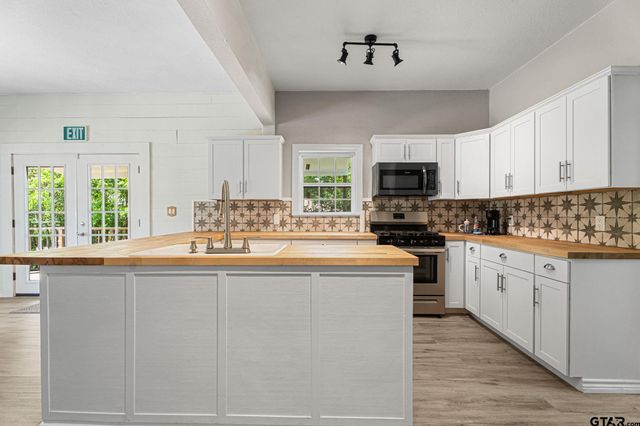 1009 N Pacific, Mineola, TX 75773