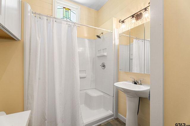 1009 N Pacific, Mineola, TX 75773