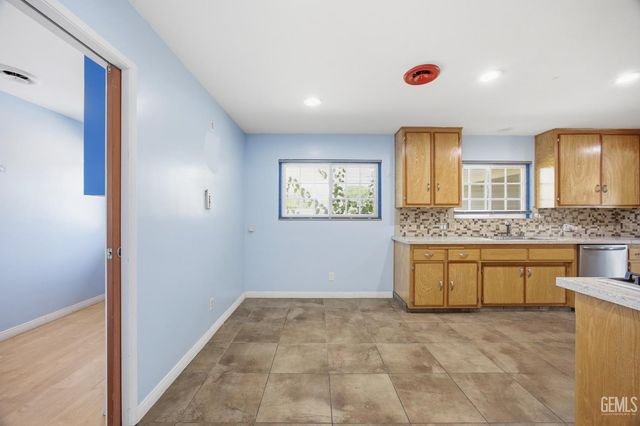 5833 Pembroke Avenue, Bakersfield, CA 93308