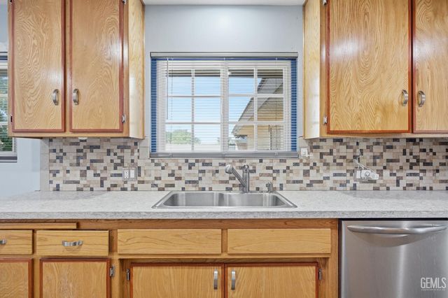 5833 Pembroke Avenue, Bakersfield, CA 93308