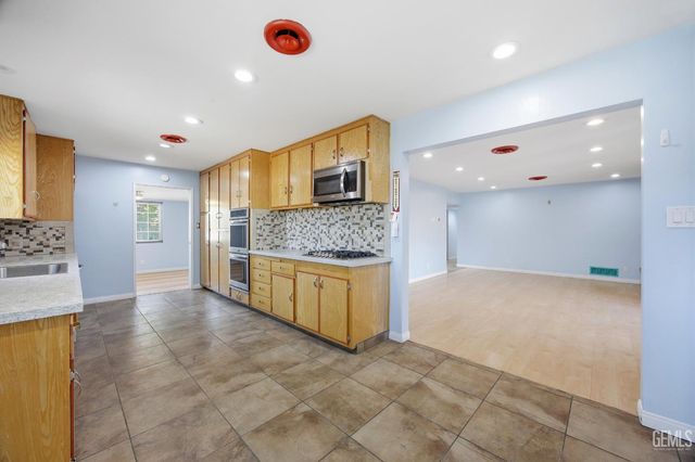 5833 Pembroke Avenue, Bakersfield, CA 93308