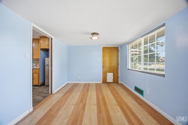 5833 Pembroke Avenue, Bakersfield, CA 93308