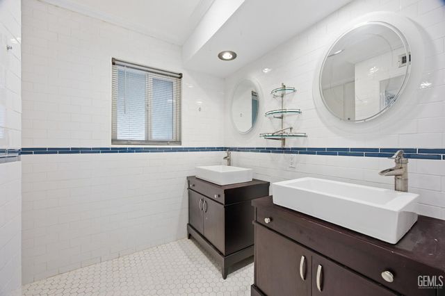 5833 Pembroke Avenue, Bakersfield, CA 93308