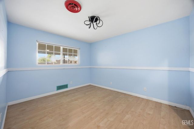 5833 Pembroke Avenue, Bakersfield, CA 93308