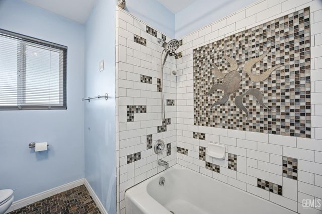 5833 Pembroke Avenue, Bakersfield, CA 93308