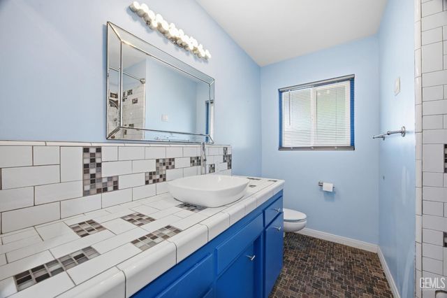 5833 Pembroke Avenue, Bakersfield, CA 93308