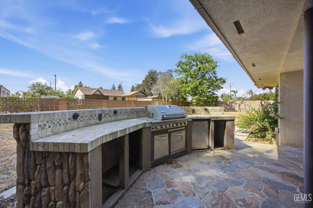 5833 Pembroke Avenue, Bakersfield, CA 93308