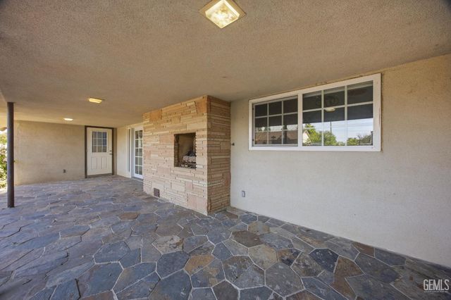 5833 Pembroke Avenue, Bakersfield, CA 93308