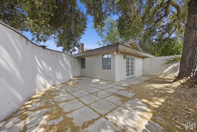 5833 Pembroke Avenue, Bakersfield, CA 93308