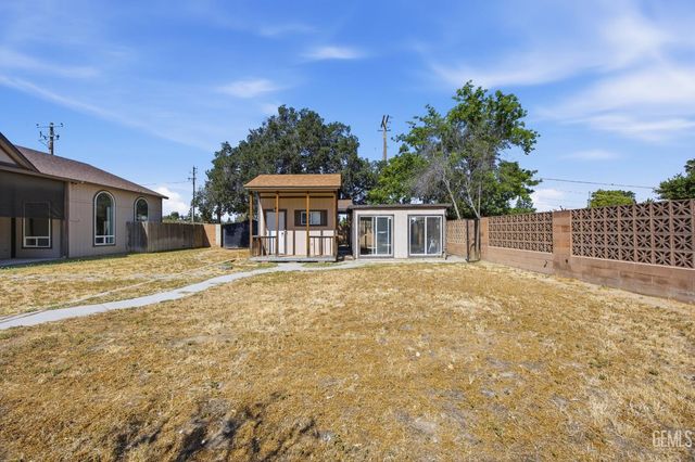 5833 Pembroke Avenue, Bakersfield, CA 93308
