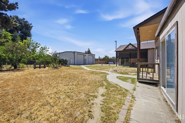 5833 Pembroke Avenue, Bakersfield, CA 93308