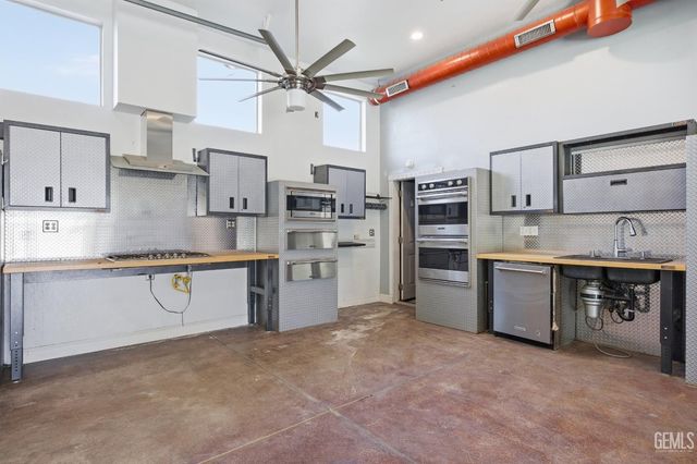 5833 Pembroke Avenue, Bakersfield, CA 93308