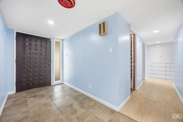 5833 Pembroke Avenue, Bakersfield, CA 93308