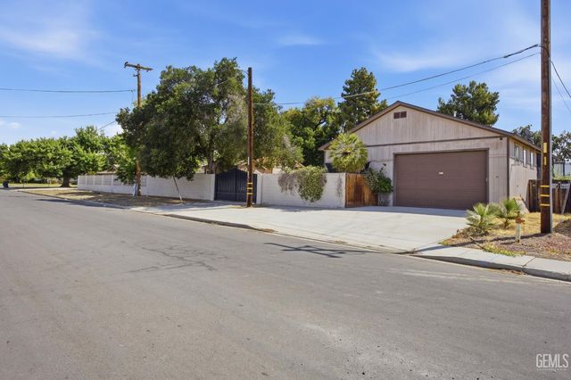 5833 Pembroke Avenue, Bakersfield, CA 93308