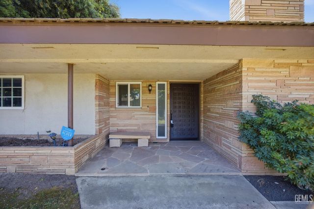 5833 Pembroke Avenue, Bakersfield, CA 93308