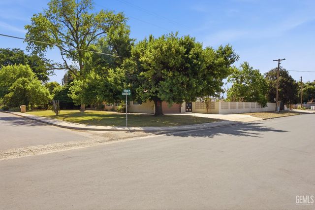 5833 Pembroke Avenue, Bakersfield, CA 93308