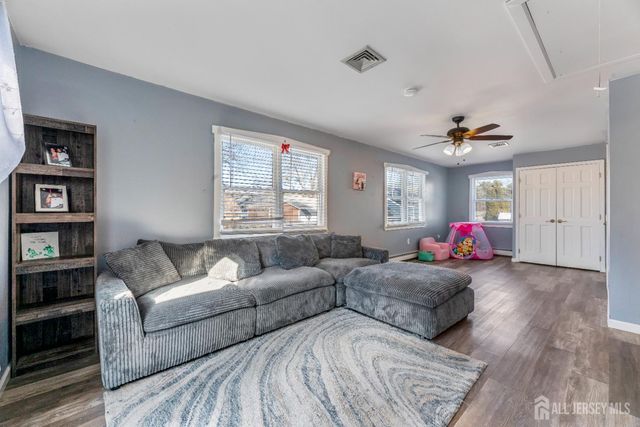 8 Tanglewood Drive, Barnegat, NJ 08005