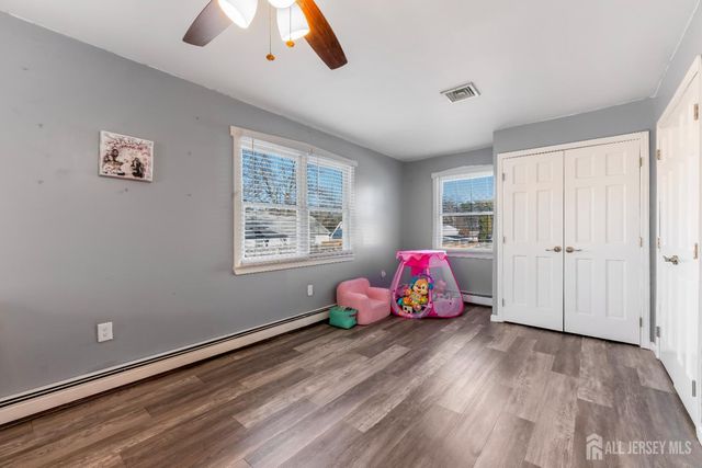 8 Tanglewood Drive, Barnegat, NJ 08005