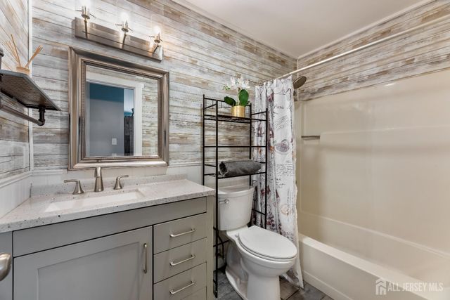 8 Tanglewood Drive, Barnegat, NJ 08005