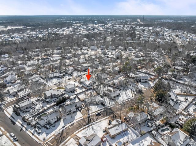 8 Tanglewood Drive, Barnegat, NJ 08005