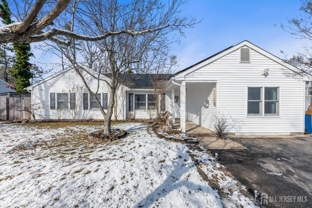 8 Tanglewood Drive, Barnegat, NJ 08005