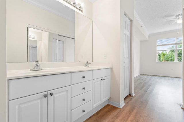 26 Royal Palm Way 304, Boca Raton, FL 33432