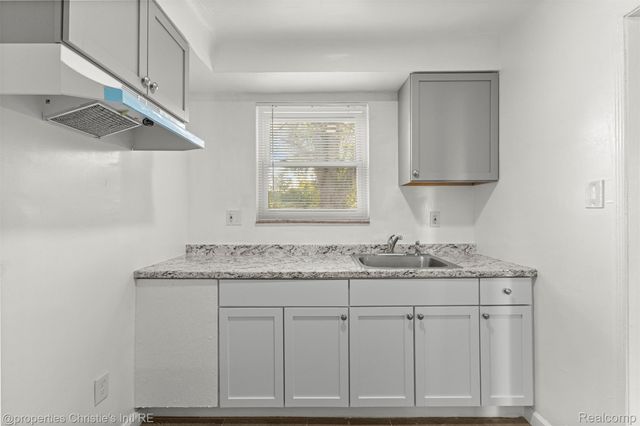 10842-38 Nottingham Road, Detroit, MI 48224