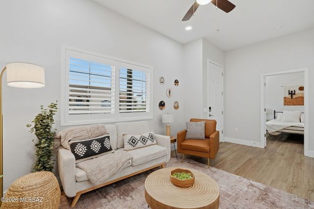 2020 E River Rd Unit 201, Tucson, AZ 85718