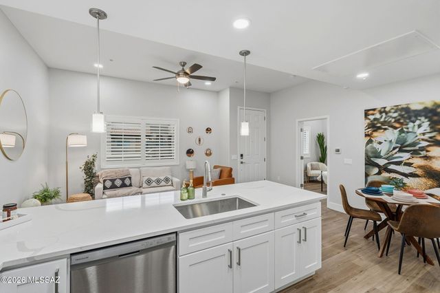 2020 E River Rd Unit 201, Tucson, AZ 85718