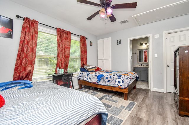 1607 Sylvester Road, Houston, TX 77009