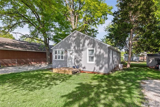 406 Southard Place, South Roxana, IL 62087