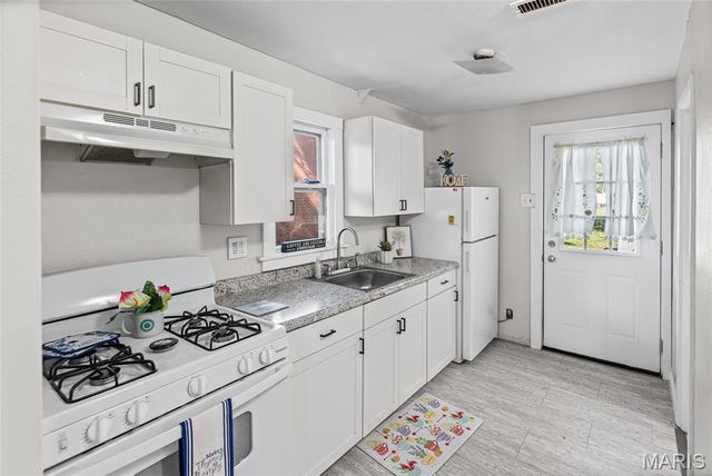 406 Southard Place, South Roxana, IL 62087